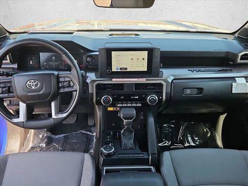 Used 2025 Toyota Tacoma SR5 AWD/4WD image 21