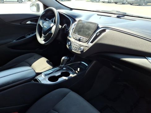 Used 2020 Chevrolet Malibu LT FWD image 17