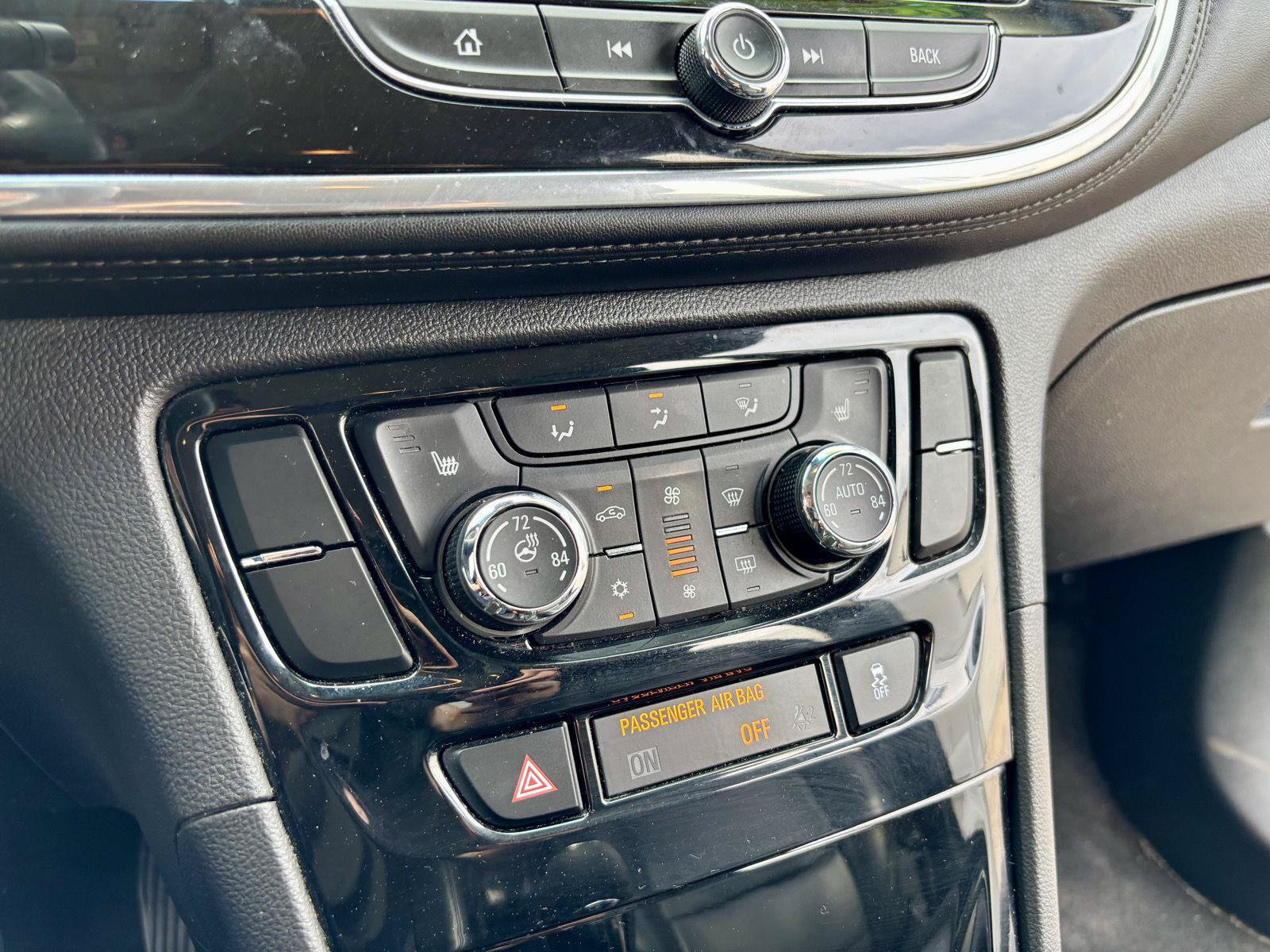 Used 2020 Buick Encore Essence AWD/4WD image 29