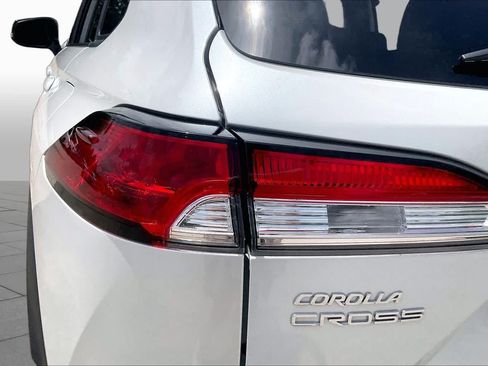 Used 2025 Toyota Corolla Cross LE w/ Moonroof Package FWD image 28