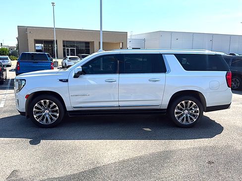 Used 2021 GMC Yukon XL Denali w/ Denali Premium Package RWD image 5