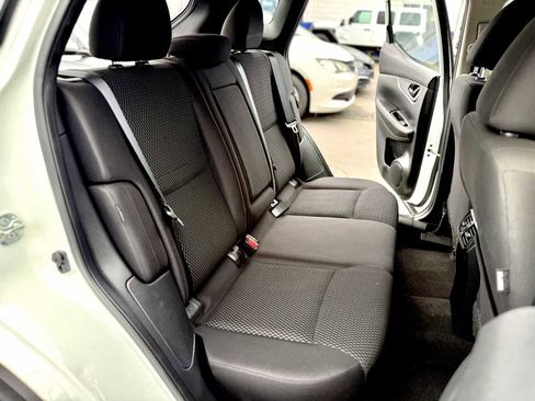 Used 2021 Nissan Rogue Sport S image 11