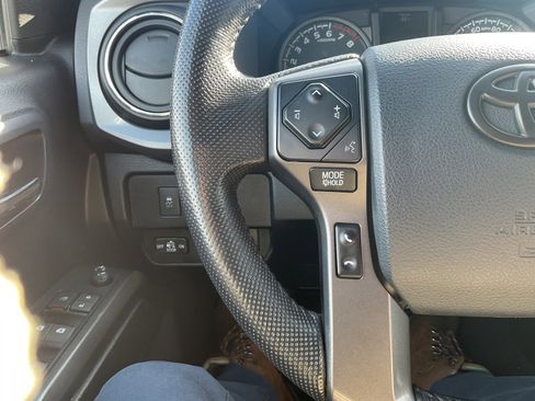 Used 2020 Toyota Tacoma TRD Sport w/ Technology Package image 23