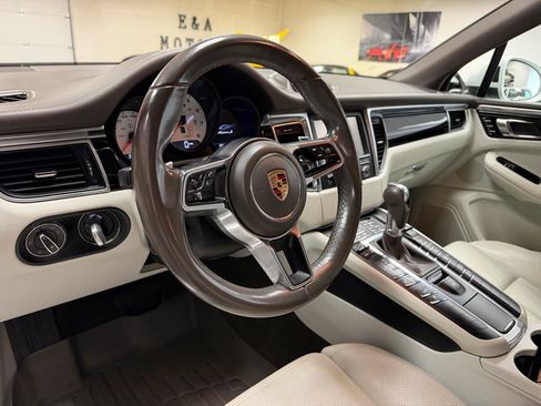 Used 2016 Porsche Macan S AWD/4WD image 23
