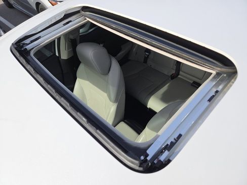 Used 2023 Honda Accord Touring image 8