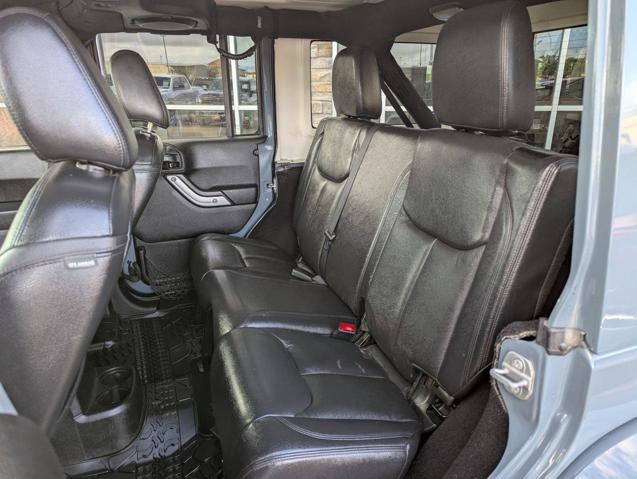 Used 2014 Jeep Wrangler Unlimited Sahara w/ Connectivity Group AWD/4WD image 21
