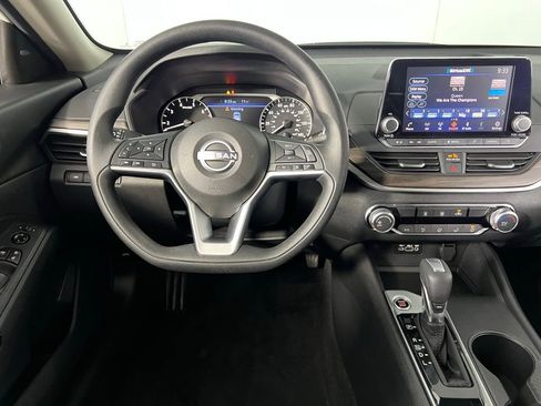 Used 2025 Nissan Altima 2.5 SV image 13