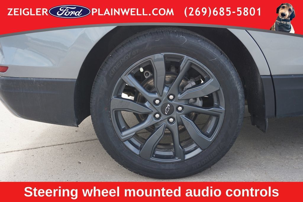Used 2023 Chevrolet Equinox RS w/ LPO, Floor Liner Package FWD image 9