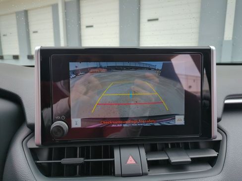 Used 2025 Toyota RAV4 XLE AWD/4WD image 13