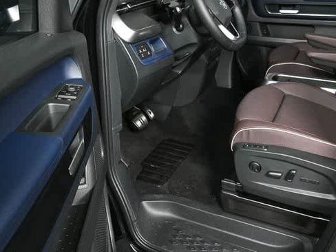 New 2025 Volkswagen ID. Buzz Pro S image 7