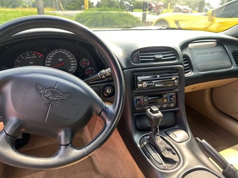 Used 2002 Chevrolet Corvette Convertible w/ Preferred Equipment Group2 image 17