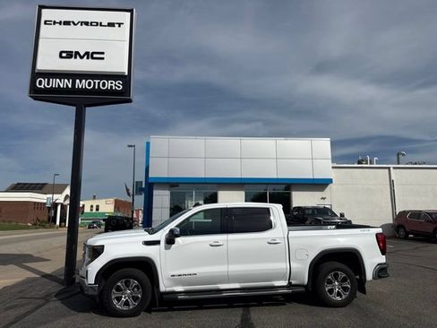 Used 2022 GMC Sierra 1500 SLE AWD/4WD image 2