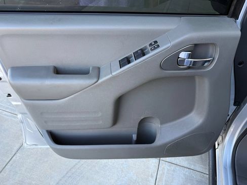 Used 2019 Nissan Frontier SV RWD image 10