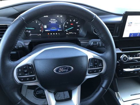 Used 2023 Ford Explorer Limited AWD/4WD image 17