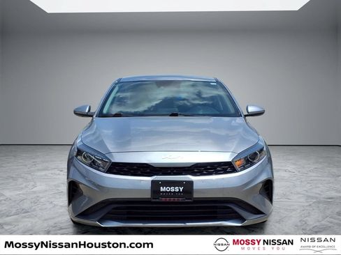 Used 2022 Kia Forte LXS FWD image 3