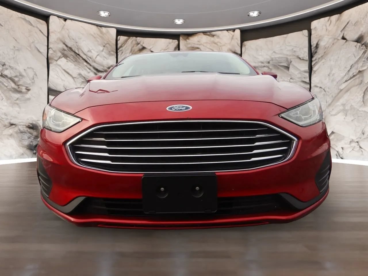 Used 2019 Ford Fusion SE FWD image 2