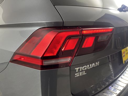 Used 2019 Volkswagen Tiguan SEL w/ 3rd Row Seat Package image 27