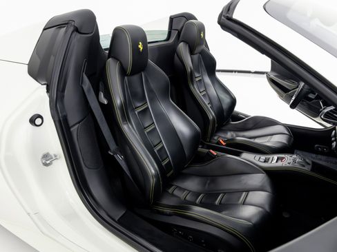 Used 2015 Ferrari 458 Spider image 34