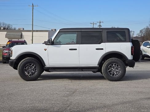 New 2025 Ford Bronco Badlands image 4