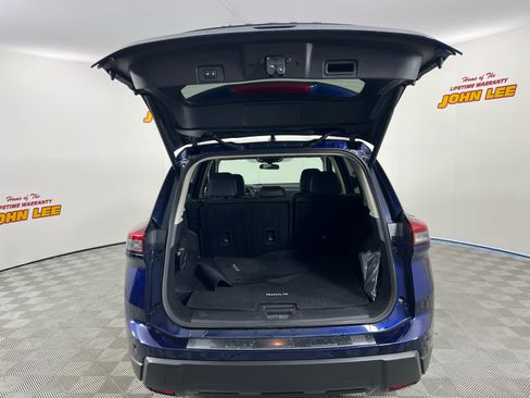 Used 2025 Nissan Rogue SV w/ SV Premium Package FWD image 5
