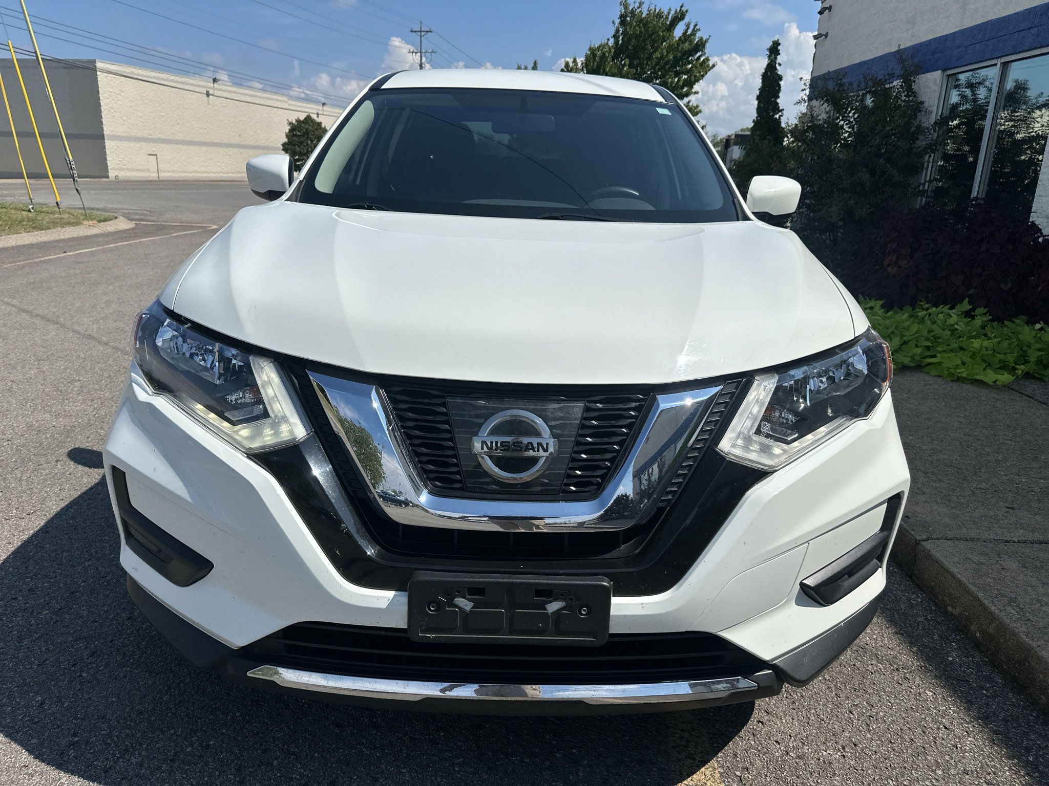 Used 2017 Nissan Rogue S AWD/4WD image 9