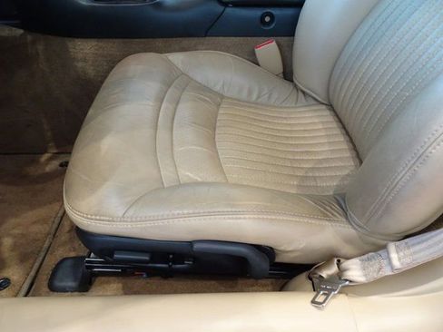 Used 2000 Chevrolet Corvette Coupe w/ Roof Pkg image 9