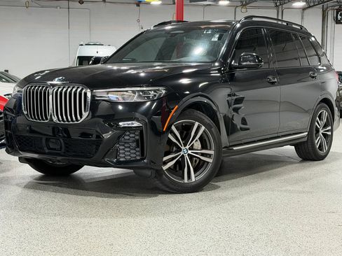 Used 2022 BMW X7 xDrive40i w/ M Sport Package AWD/4WD image 2