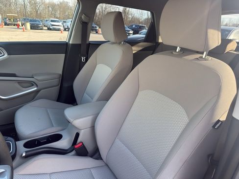 Used 2020 Kia Soul LX image 12