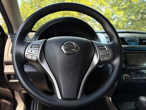 Used 2015 Nissan Altima 2.5 S w/ Special Edition Package FWD image 11