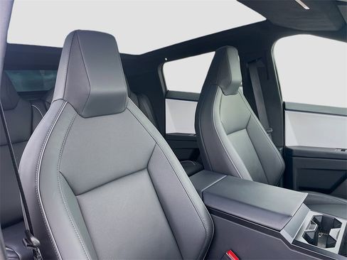 Used 2024 Tesla Cybertruck AWD Crew Cab image 22