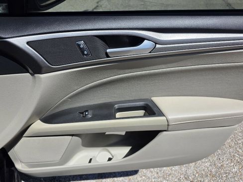 Used 2019 Ford Fusion SE FWD image 28