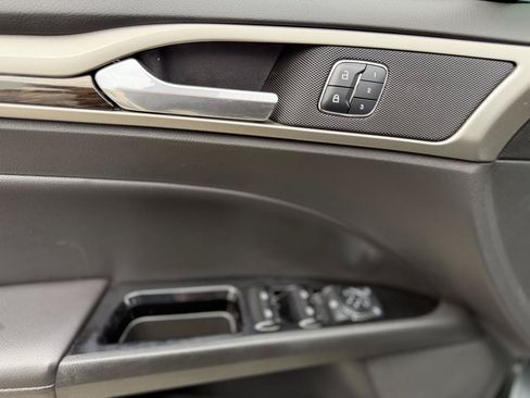 Used 2015 Ford Fusion SE w/ Equipment Group 202A FWD image 22