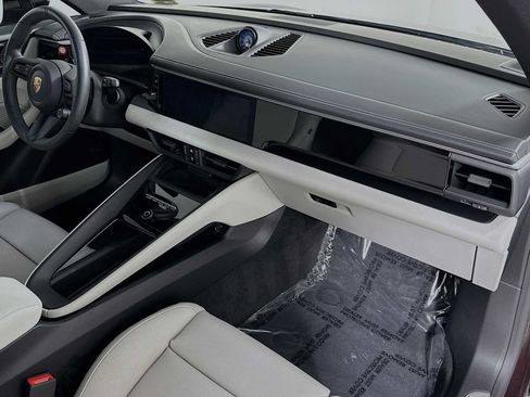 Used 2025 Porsche Macan Electric image 31