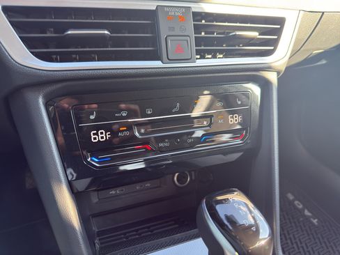 New 2026 Volkswagen Taos SE FWD image 19