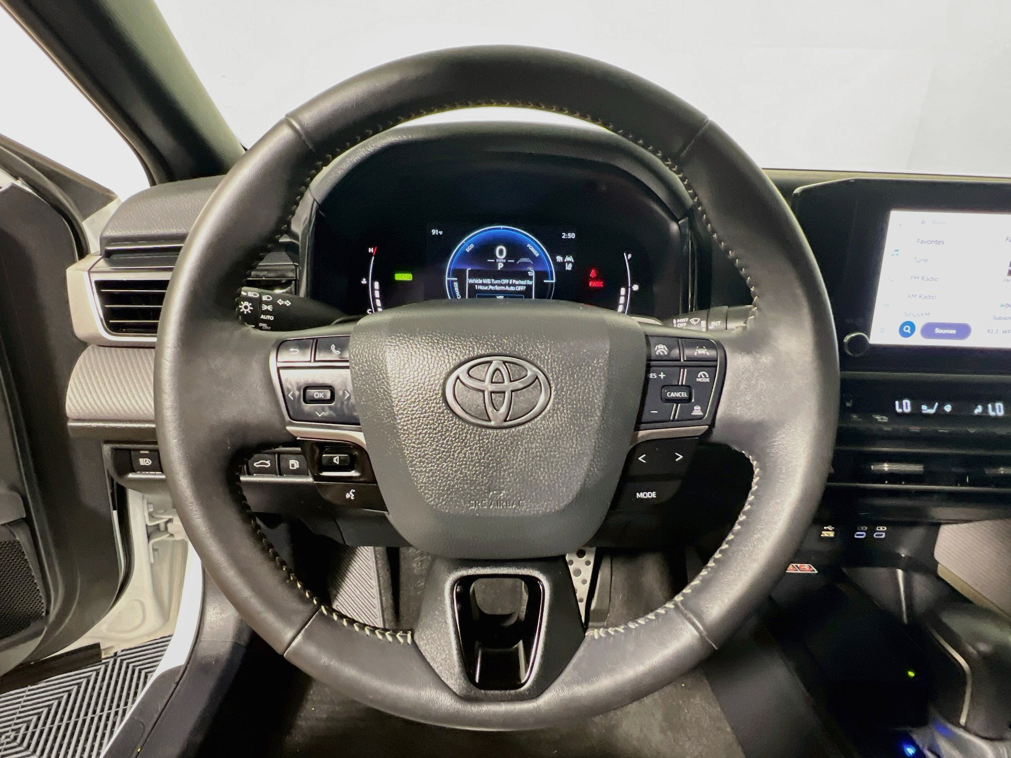 Used 2025 Toyota Camry SE w/ Convenience Package FWD image 11
