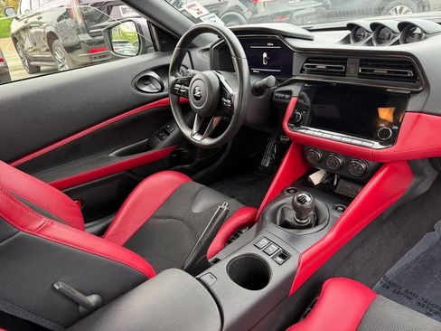 Used 2024 Nissan Z Performance w/ Floor Mat Package image 30