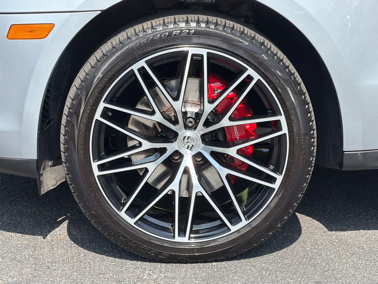 Certified 2024 Porsche Macan S AWD/4WD image 31
