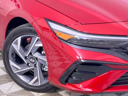 New 2025 Hyundai Elantra Limited image 11