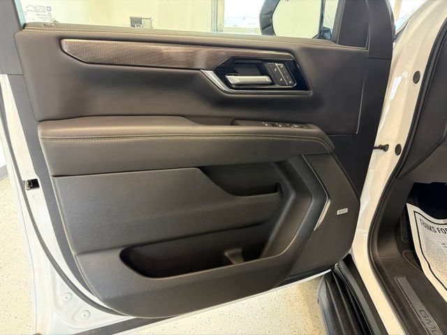 Used 2025 GMC Yukon Elevation w/ LPO, Elevation Black Package AWD/4WD image 46