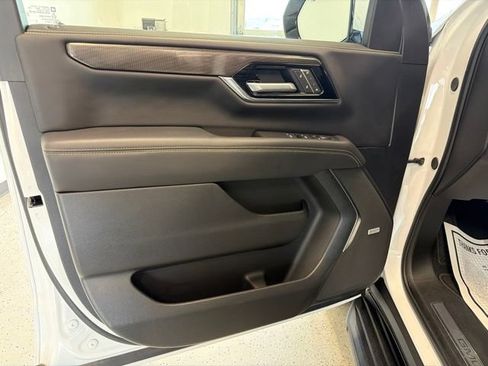 Used 2025 GMC Yukon Elevation w/ LPO, Elevation Black Package AWD/4WD image 46