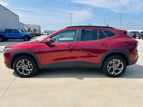 Used 2025 Chevrolet Trax LT FWD image 31