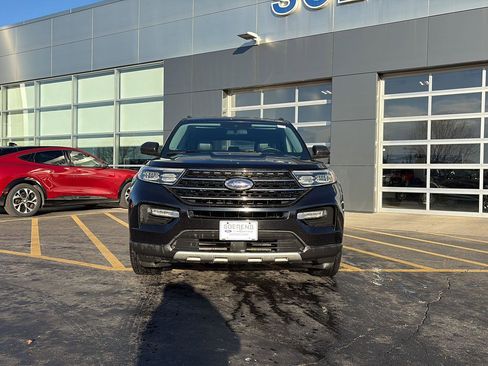 Used 2020 Ford Explorer XLT w/ Equipment Group 202A image 2