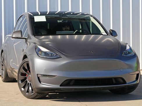 Used 2022 Tesla Model Y Performance image 4