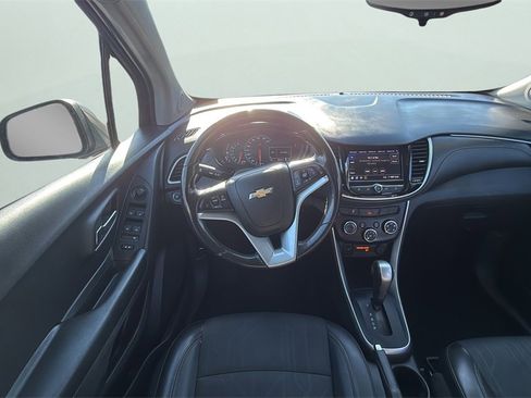 Used 2022 Chevrolet Trax LT w/ Driver Confidence Package image 22