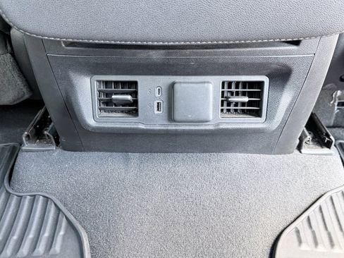 Used 2024 GMC Sierra 1500 SLE image 25