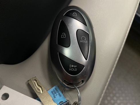 Certified 2025 Hyundai Santa Fe SEL image 30