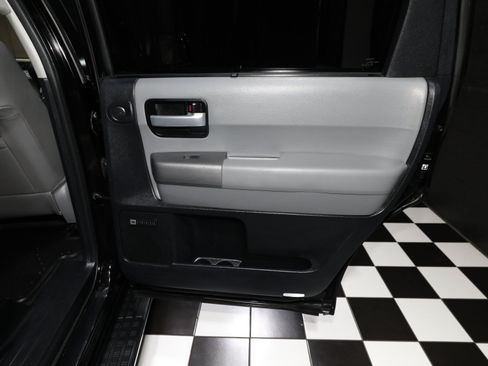 Used 2016 Toyota Sequoia Limited AWD/4WD image 38