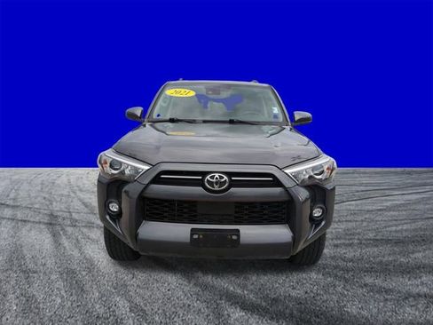 Used 2021 Toyota 4Runner SR5 AWD/4WD image 9