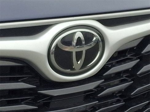 Used 2024 Toyota Highlander XLE image 5