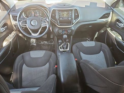 Used 2018 Jeep Cherokee Latitude w/ Altitude Package AWD/4WD image 22